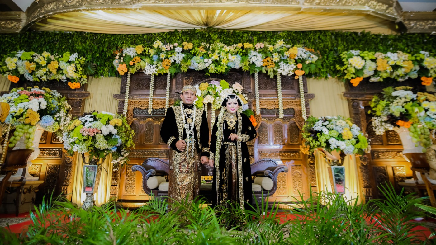 wedding muslim adat jawa paes ageng kebaya hitam bludru